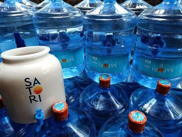 Mua 5 bình tặng bình sứ đựng nước Satori 20l có vòi